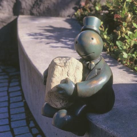 Tom Otterness sculpture Feats of Strength. Full description in body text.