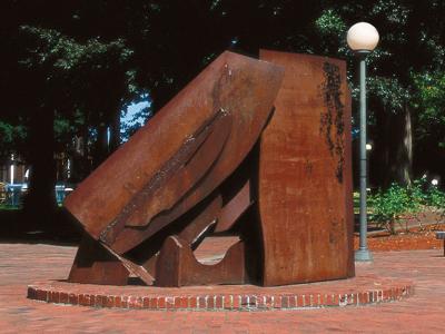 Anthony Caro's sculpture India. Full description in body text.
