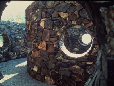 Nancy Holt, Stone Enclosure: Rock Rings